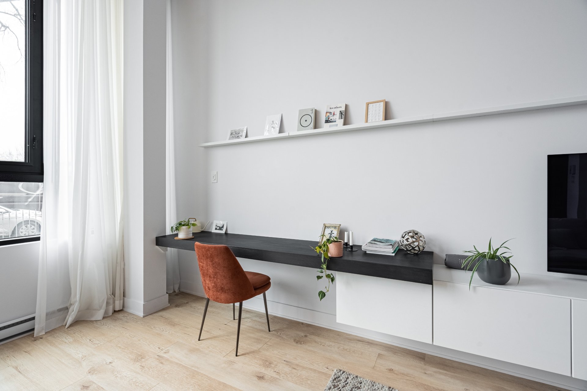 Photo - Bureau