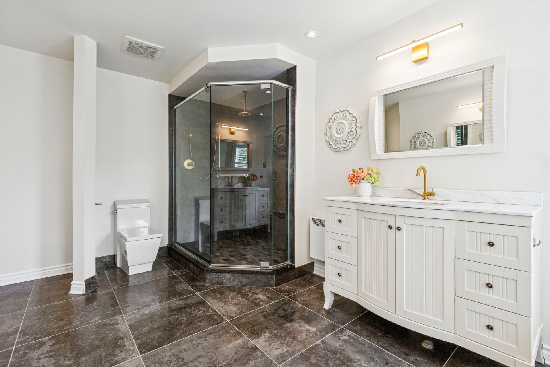 Salle de bains attenante à la CCP