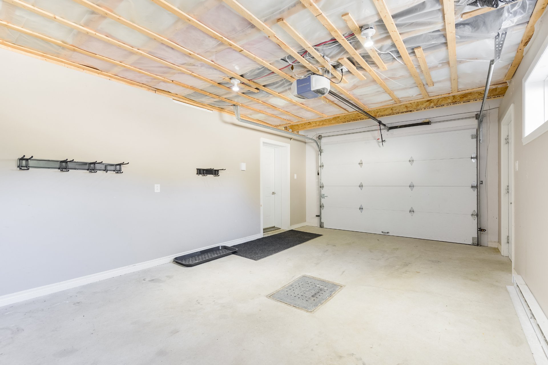 Photo - Garage