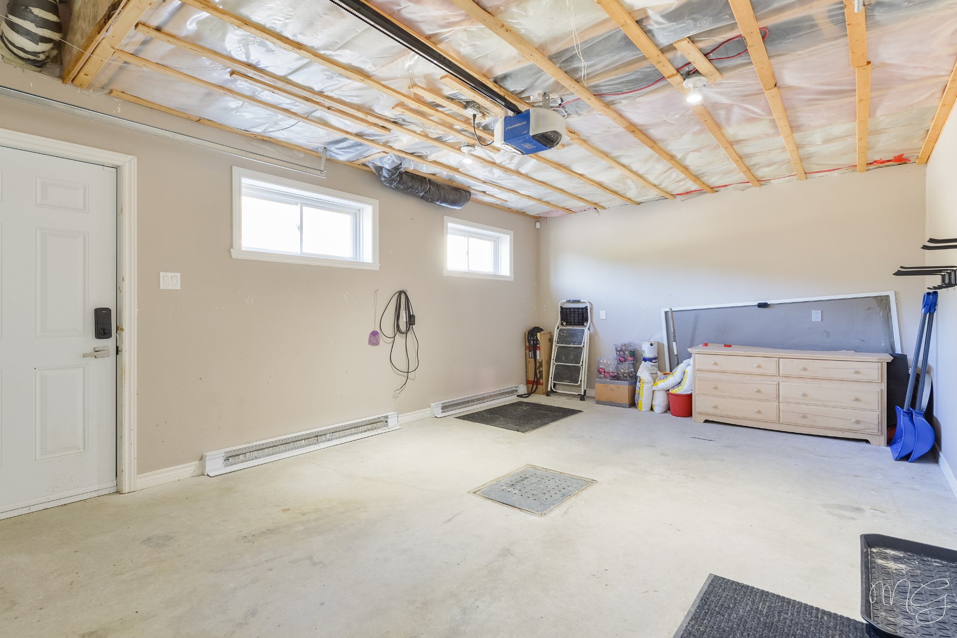 Photo - Garage