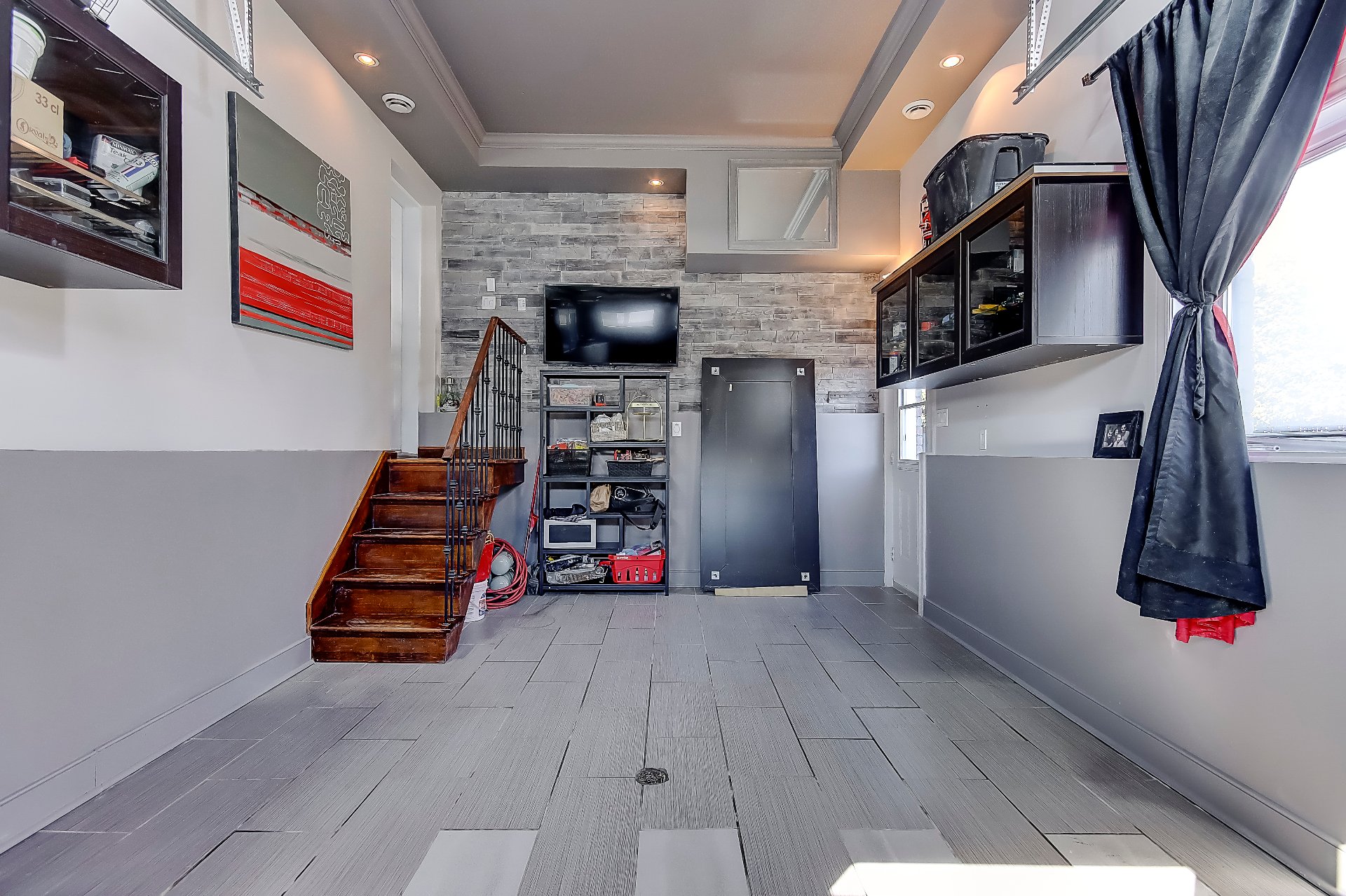 Photo - Garage