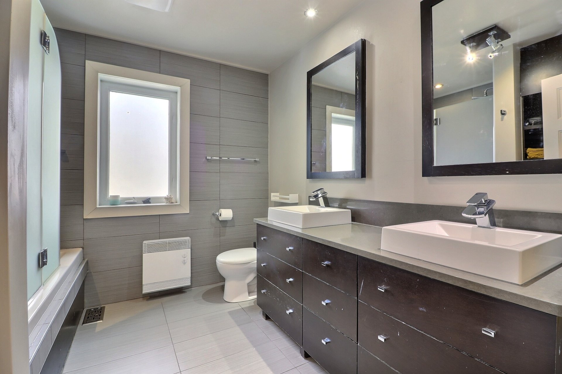 Photo - Bathroom