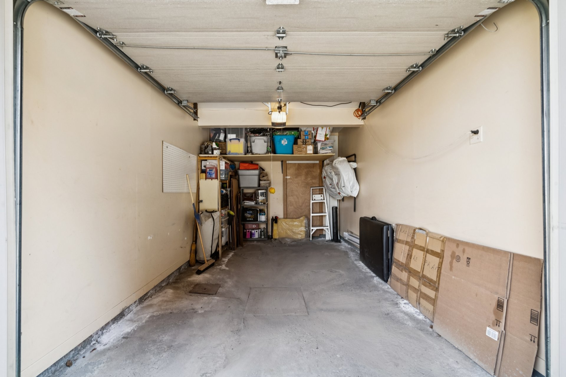 Photo - Garage