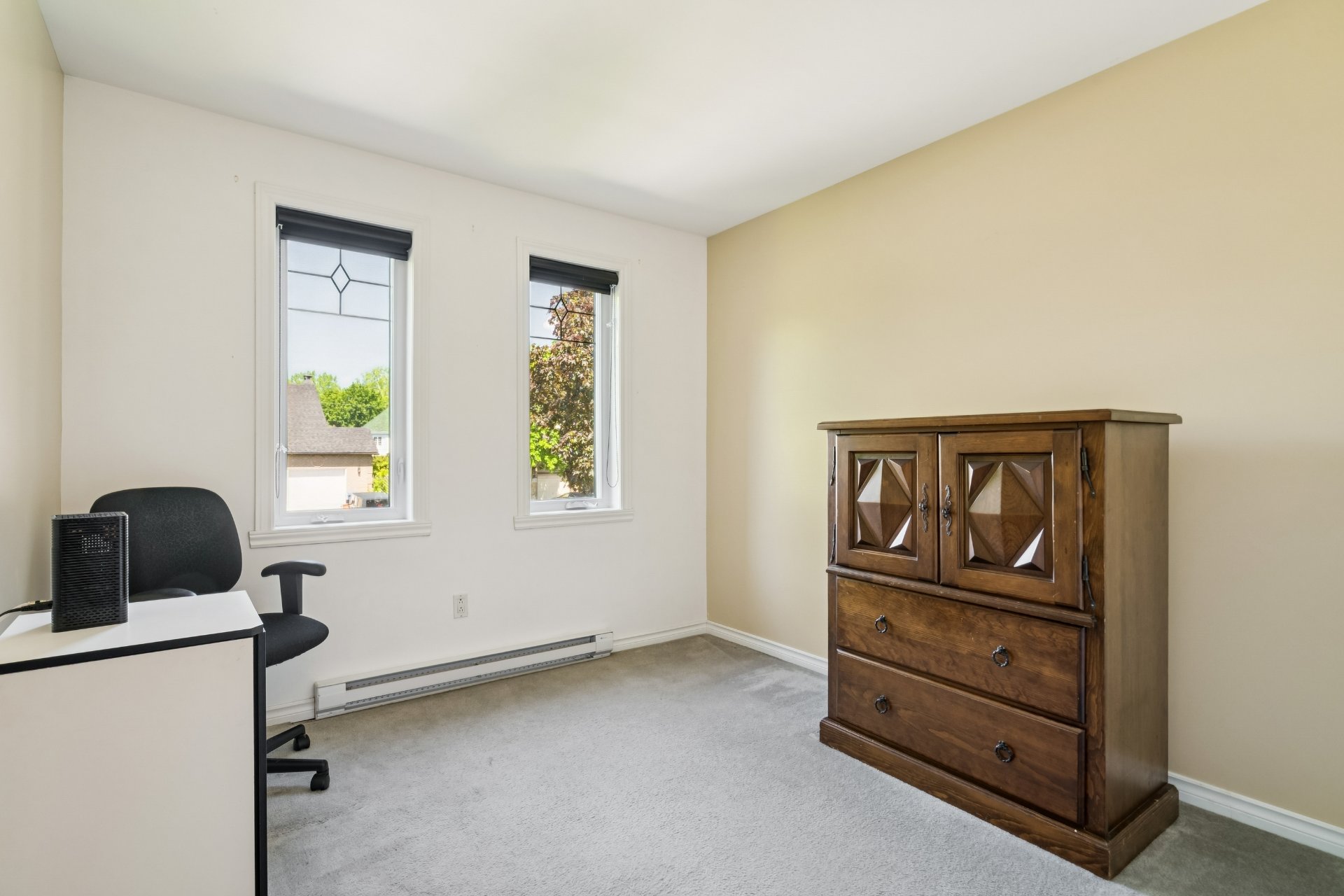 Photo - Bureau