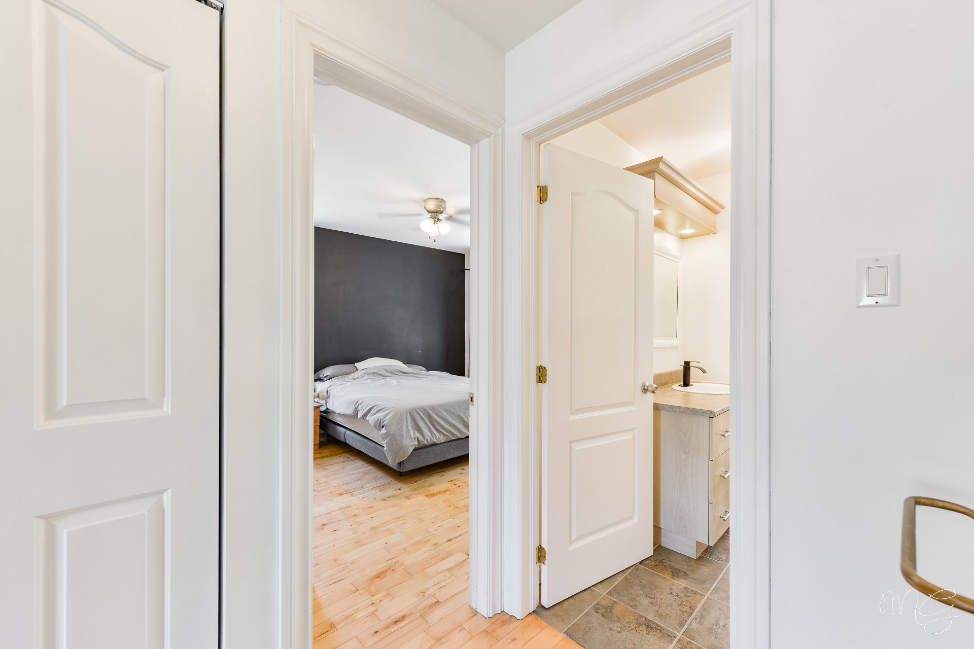 Photo - PASAGEWAY