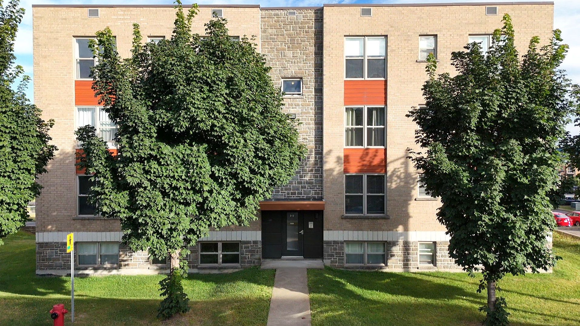Photo - Façade