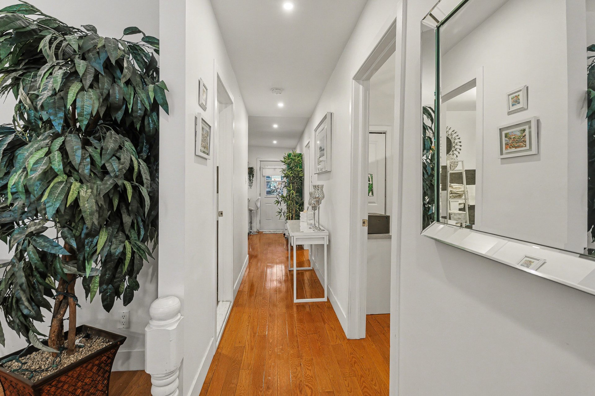 Photo - Hallway