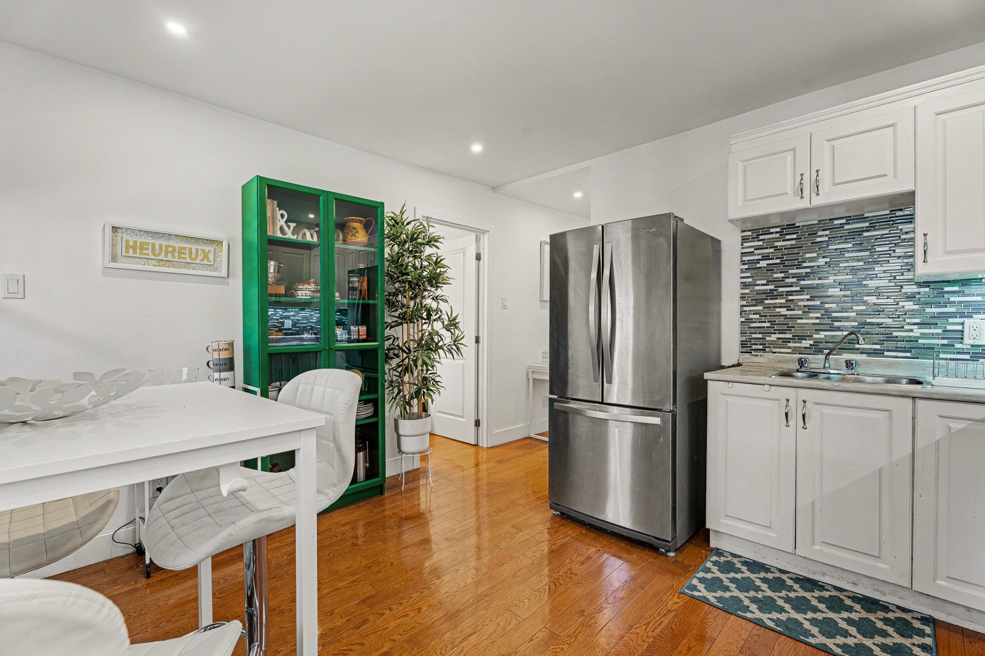 Photo - Kitchen
