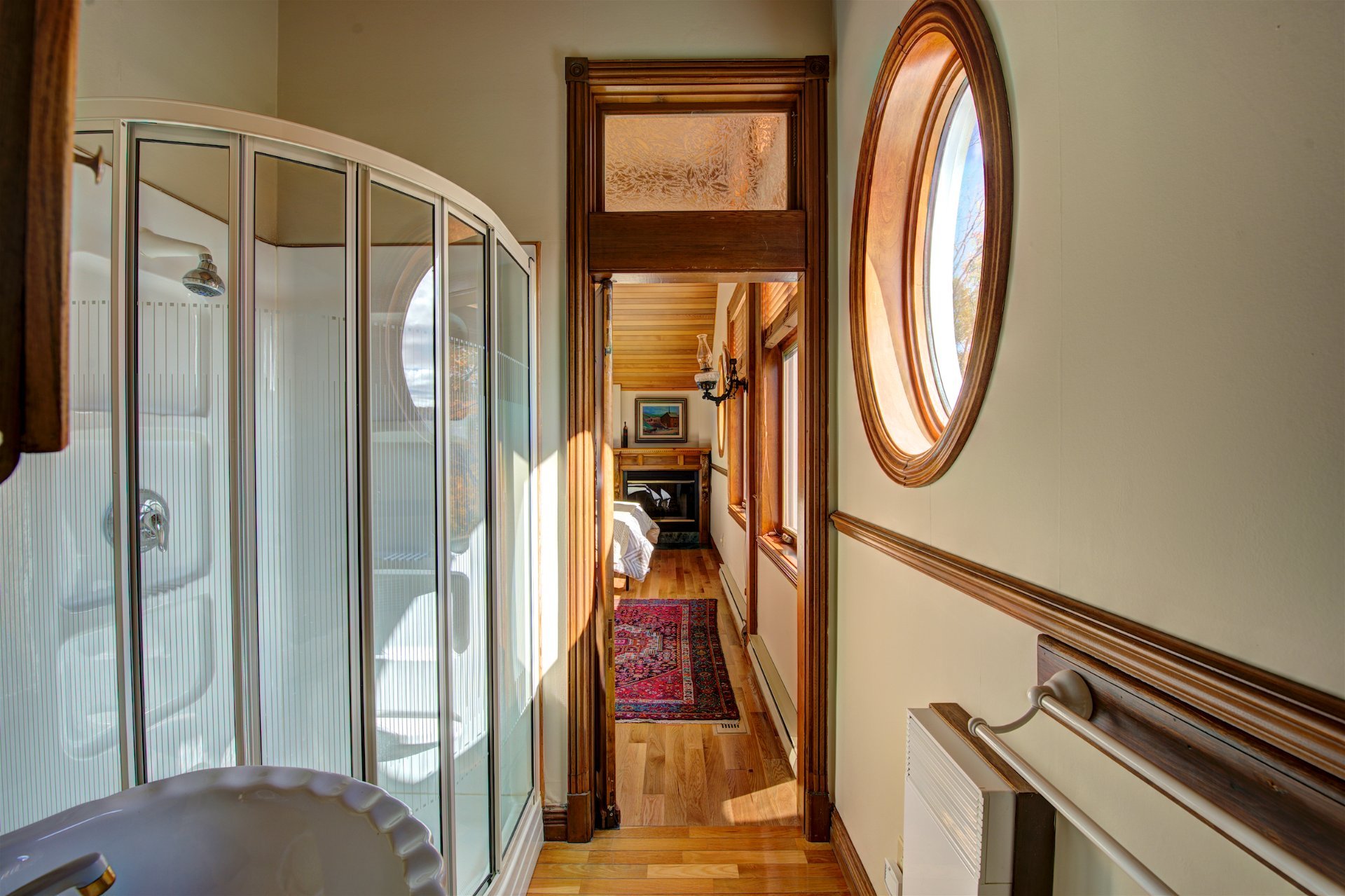 Photo - Ensuite bathroom