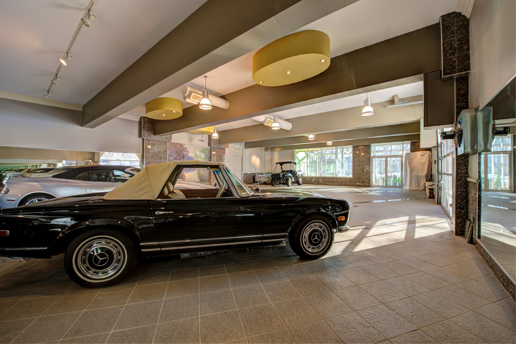 Photo - Garage