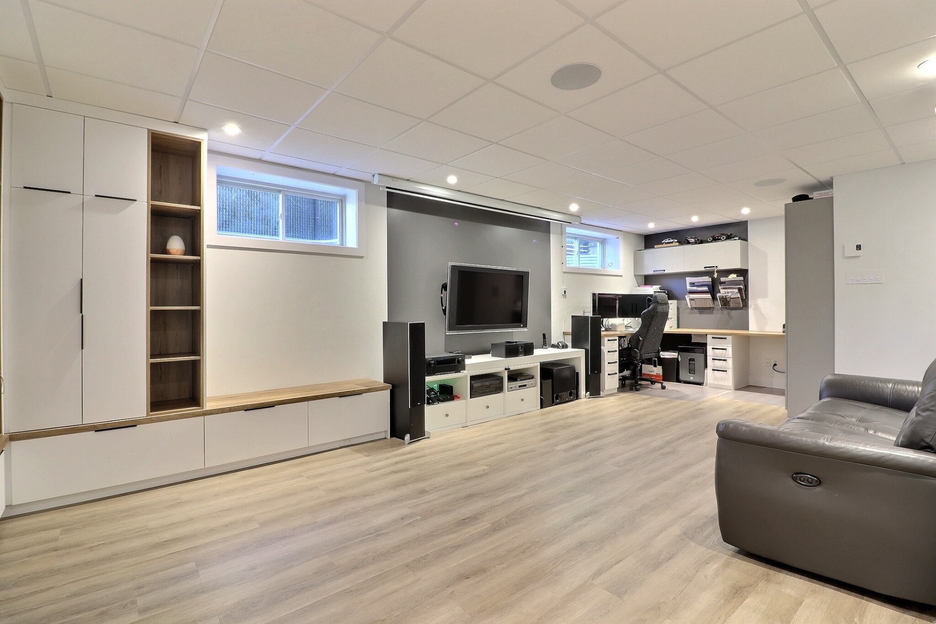 Photo - Family room