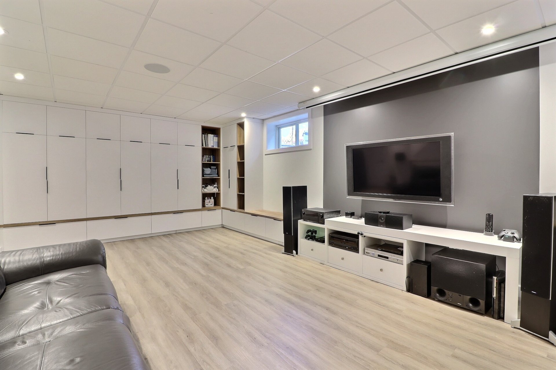 Photo - Family room