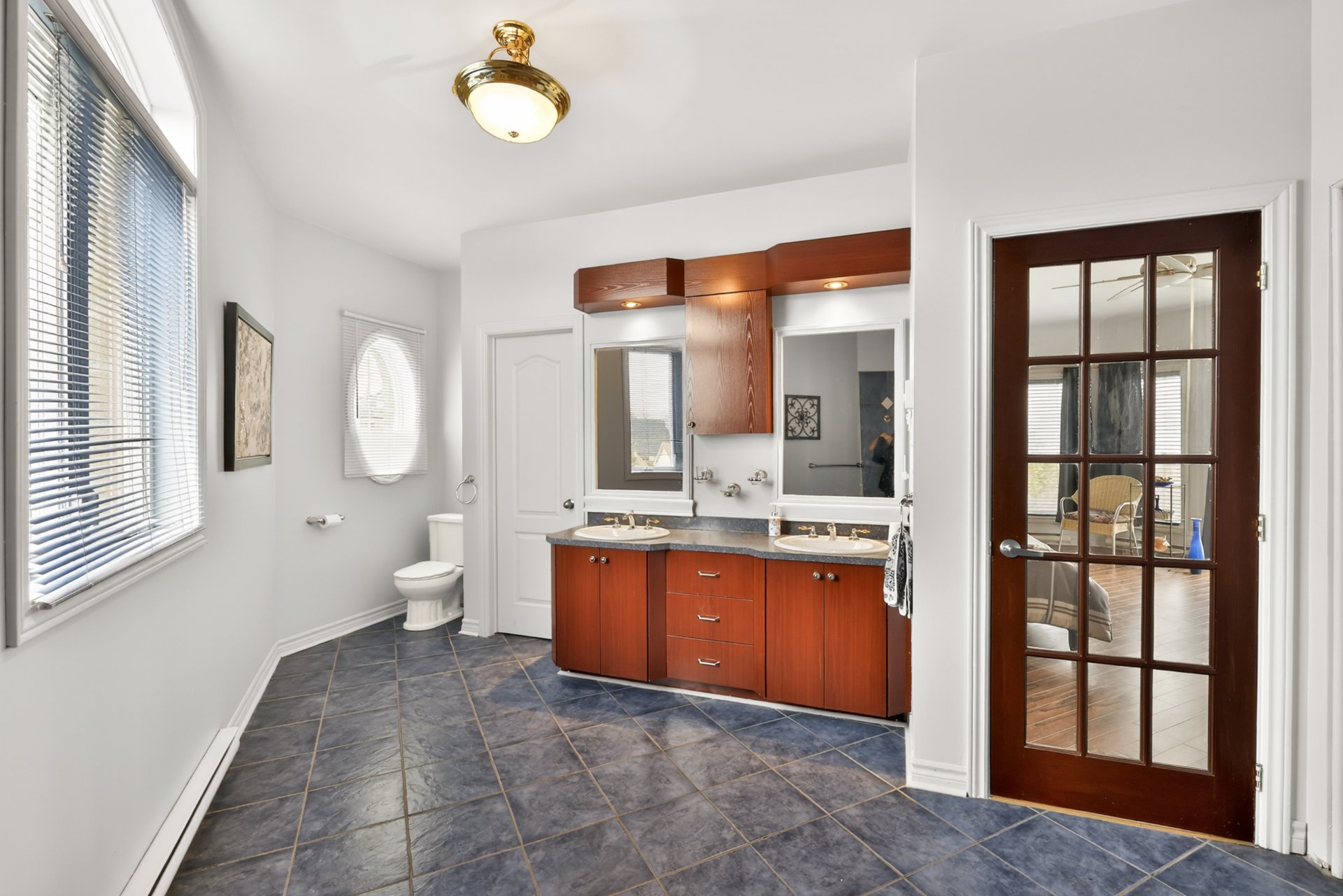 Photo - Ensuite bathroom