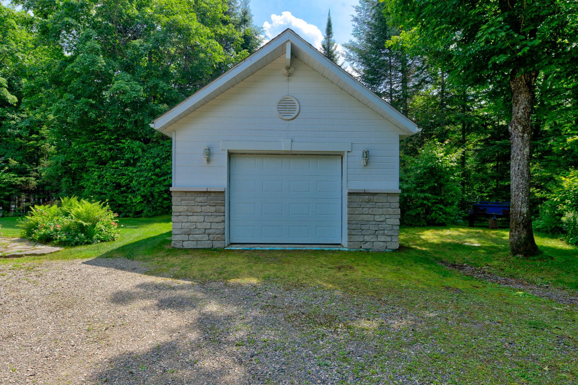 Photo - Garage
