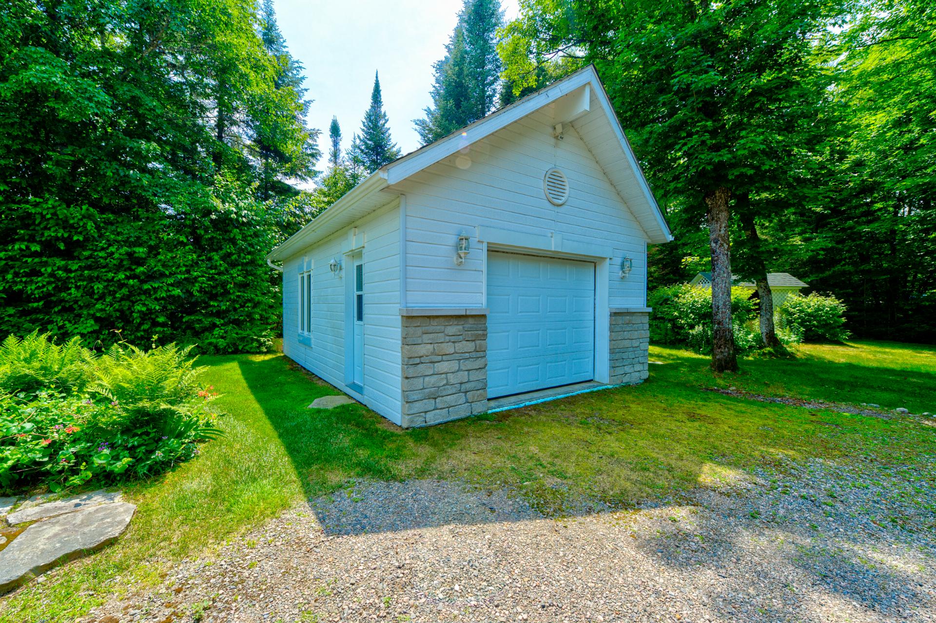 Photo - Garage