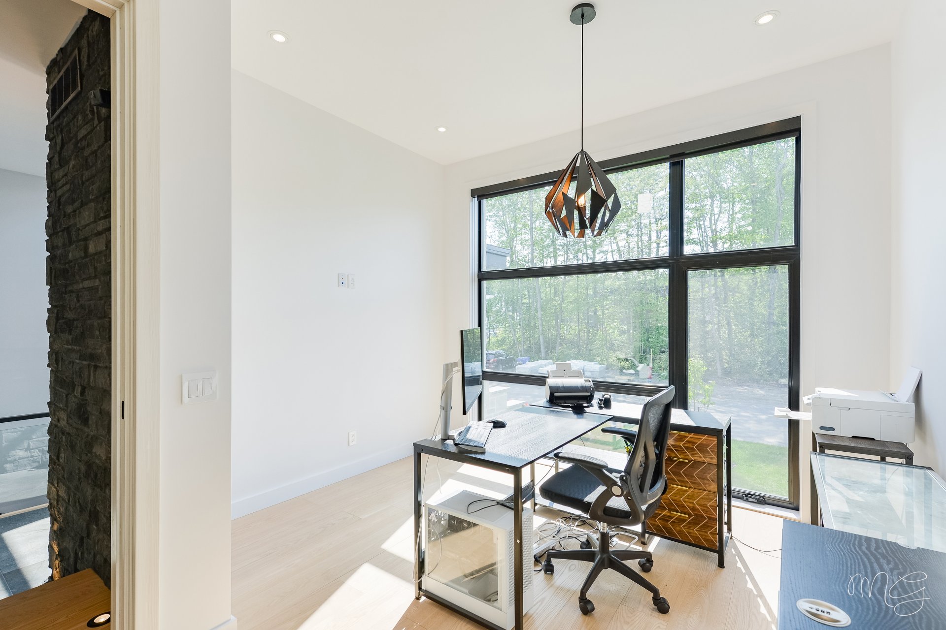 Photo - Bureau