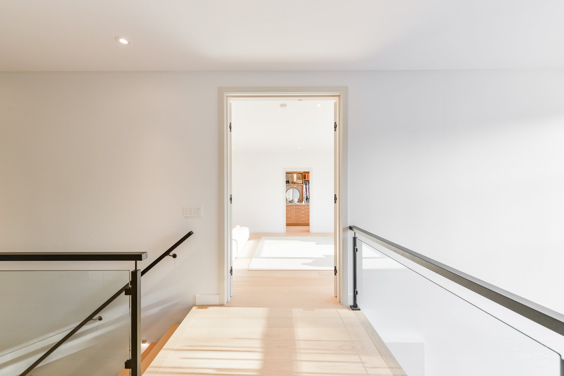 Photo - PASAGEWAY