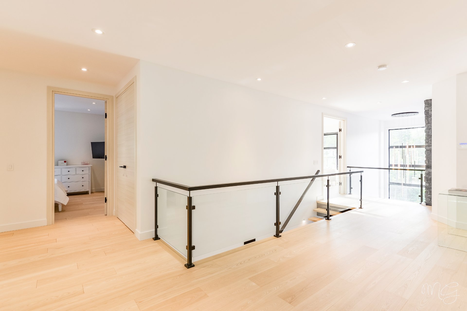 Photo - PASAGEWAY