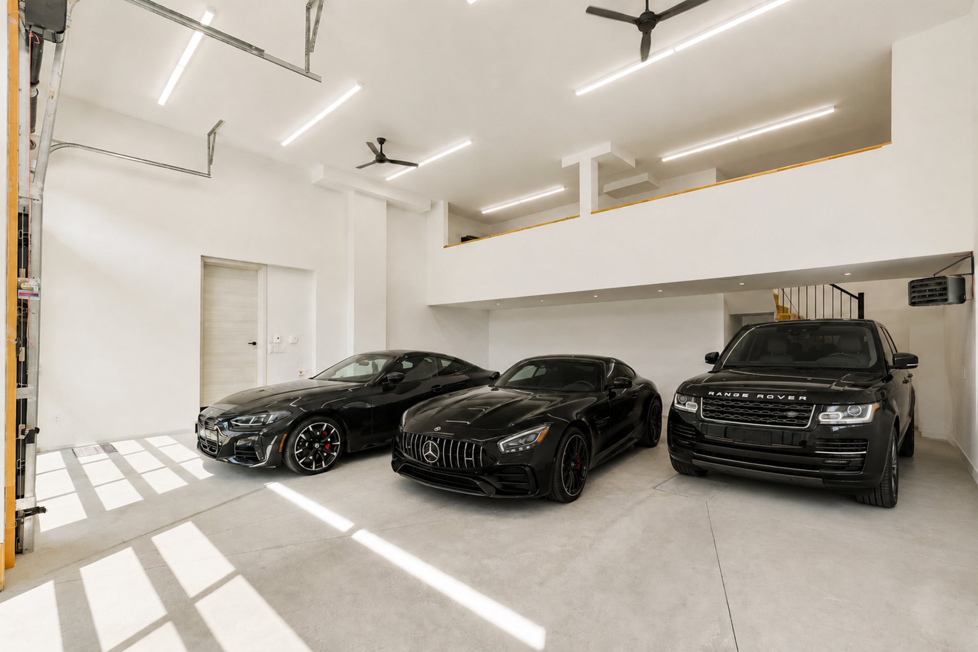Photo - Garage