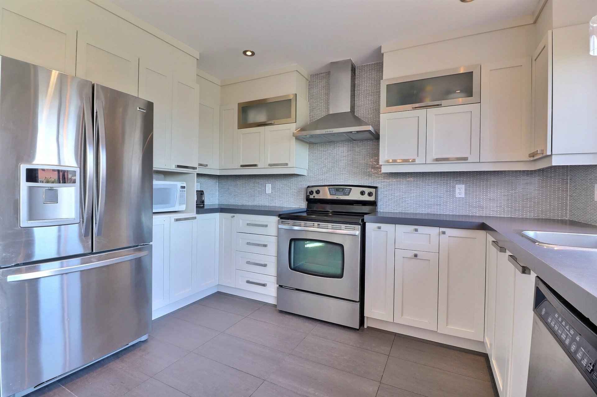 Photo - Kitchen