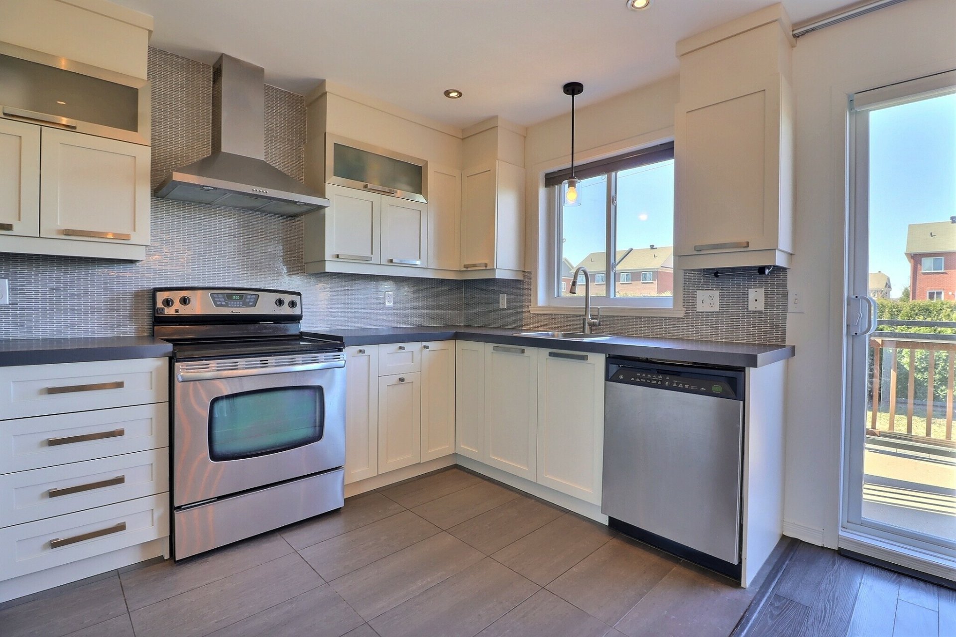 Photo - Kitchen