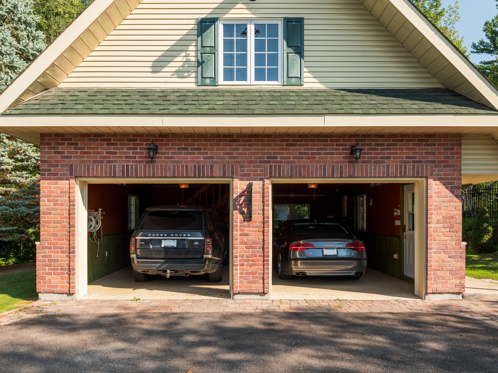 Photo - Garage