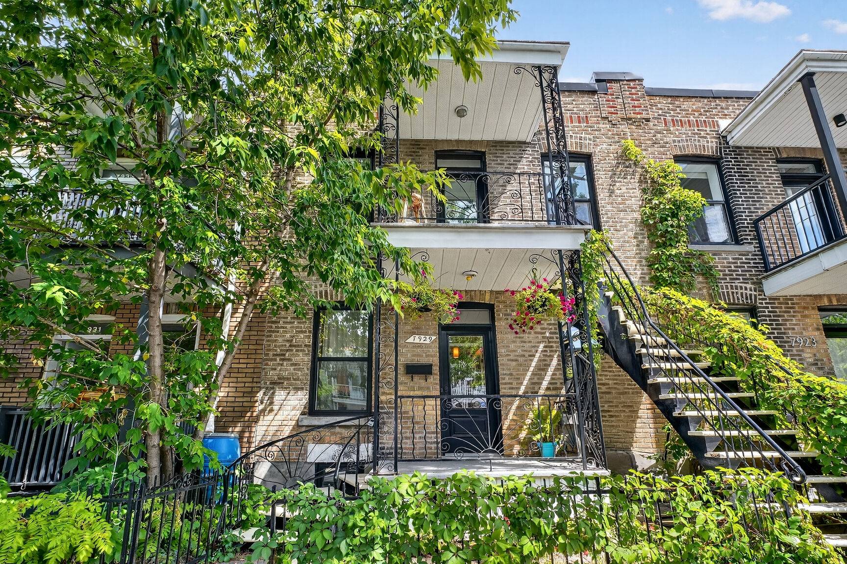 Photo - Frontage