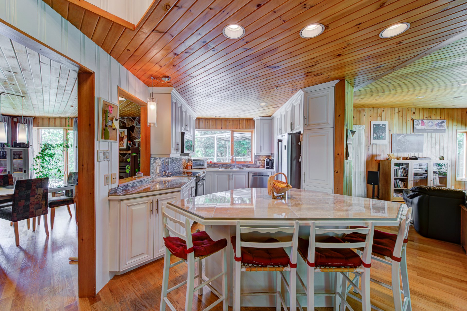 Photo - Kitchen