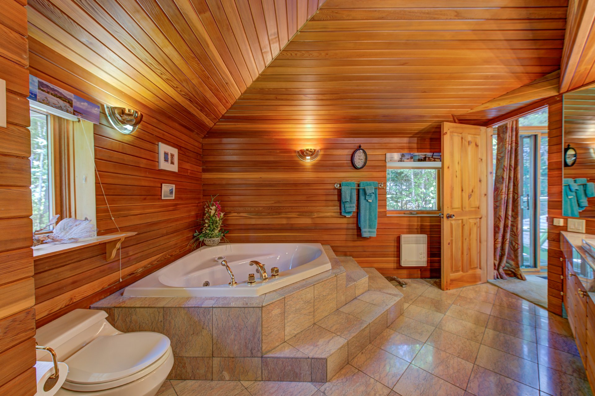 Photo - Ensuite bathroom