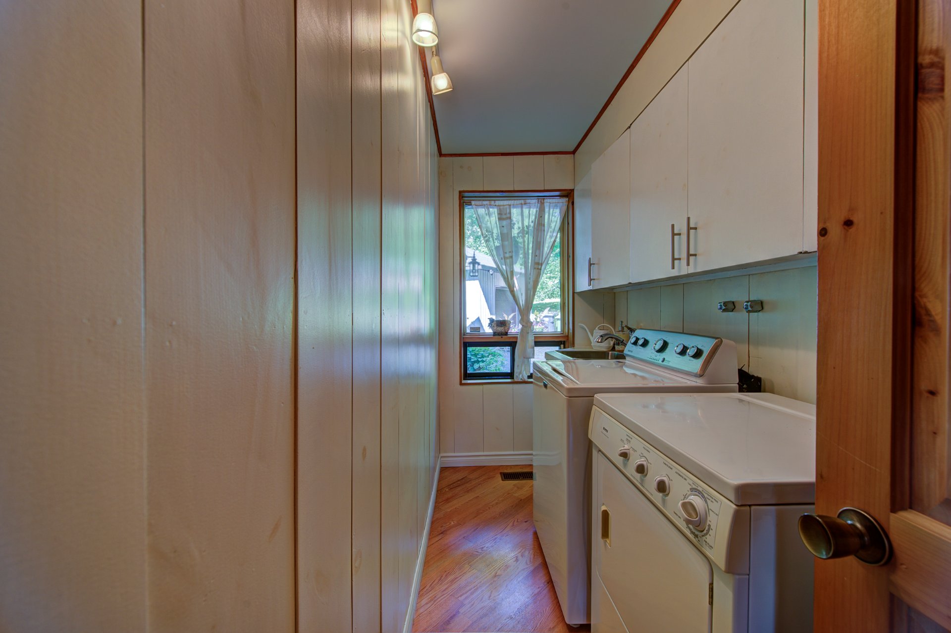 Photo - Laundry room