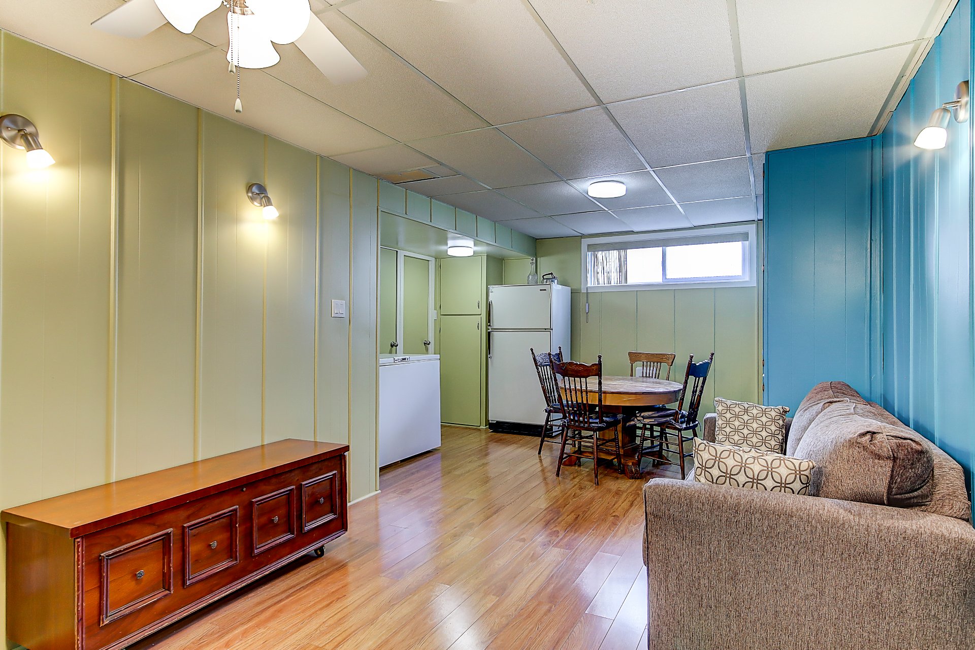 Photo - Family room