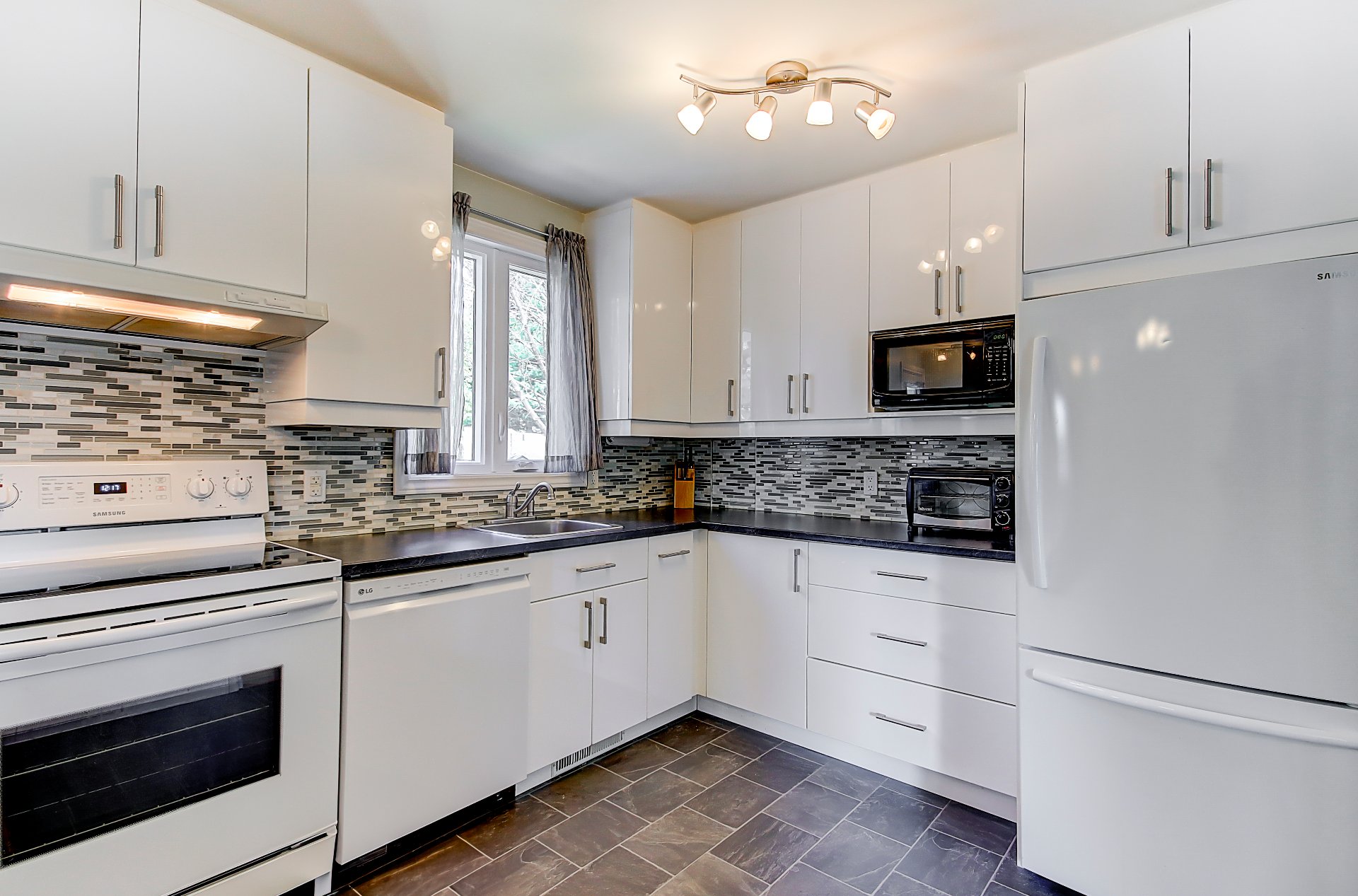 Photo - Kitchen
