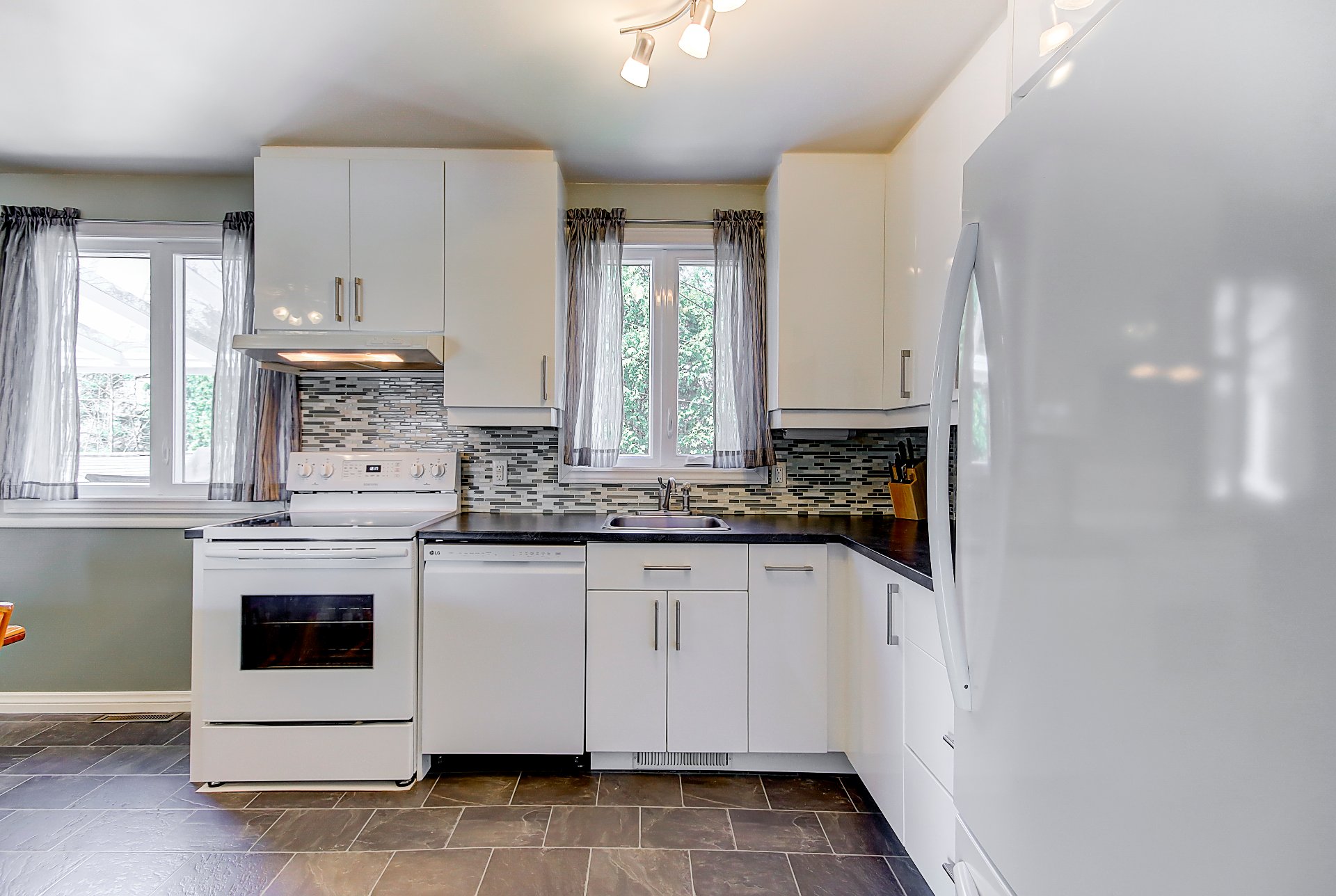 Photo - Kitchen