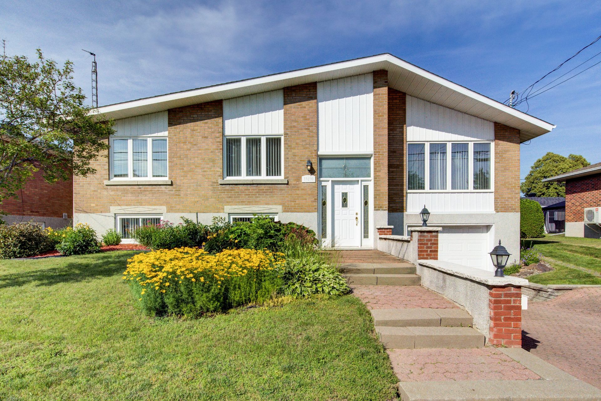 Photo - Frontage