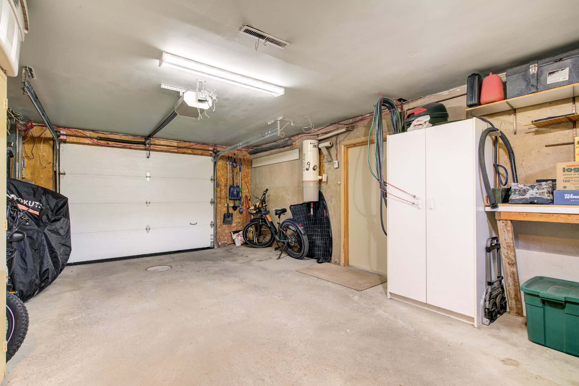 Photo - Garage