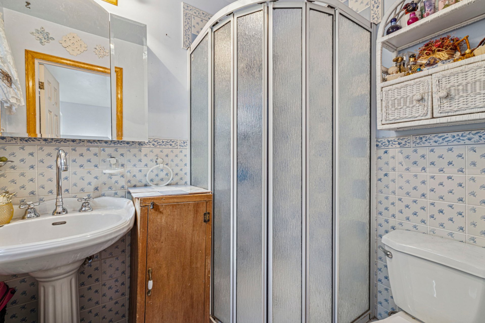 Photo - Ensuite bathroom