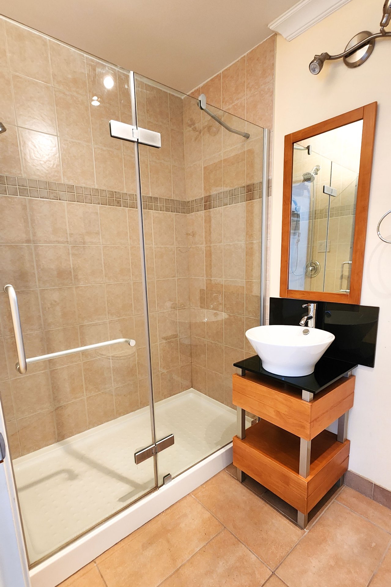 Photo - Salle de bains attenante à la CCP