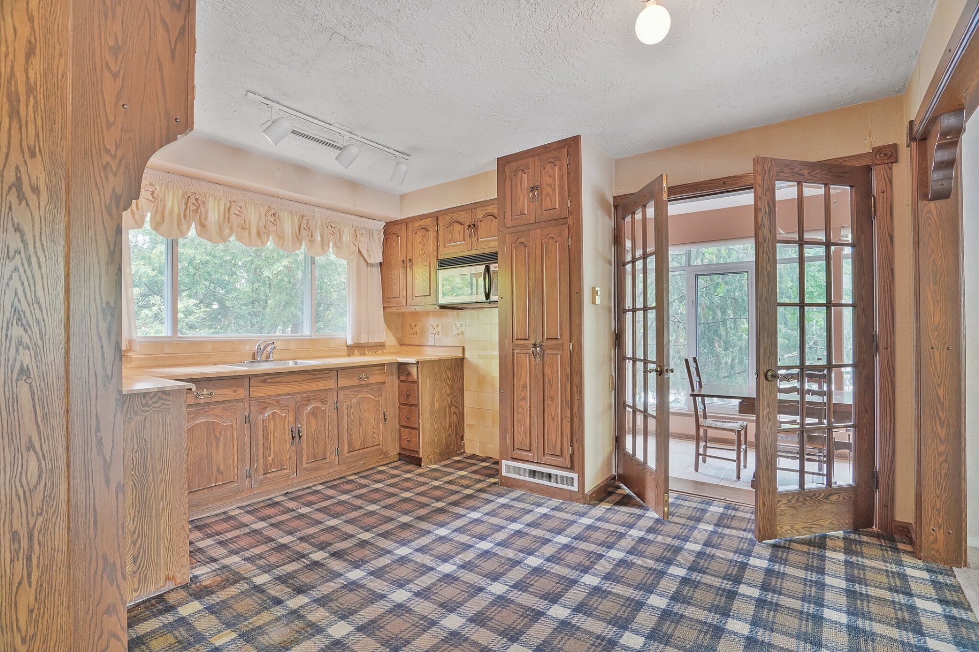Photo - Kitchen