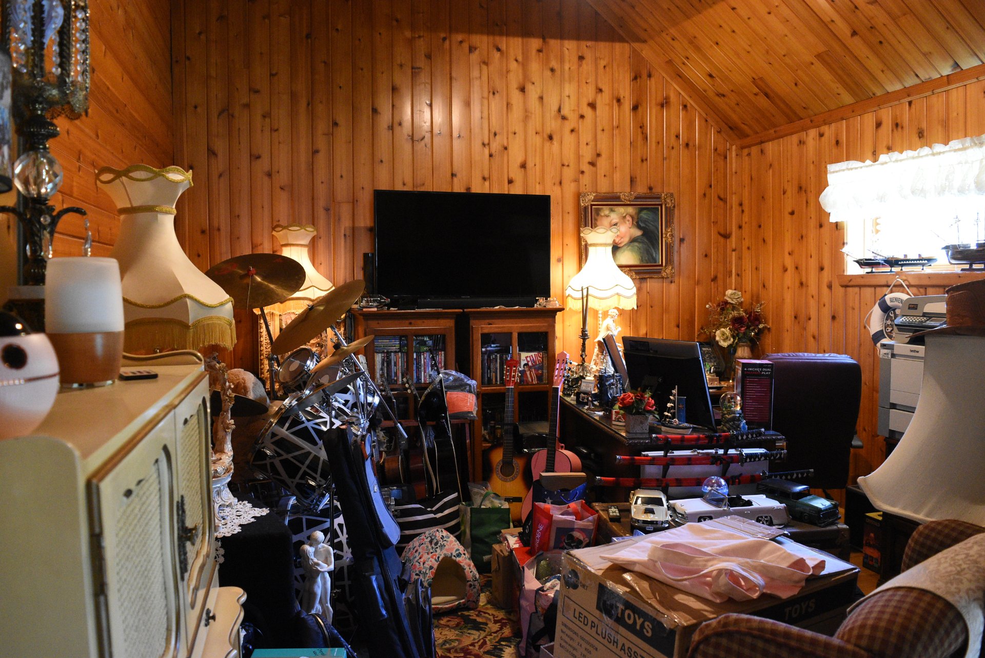 Photo - Bureau