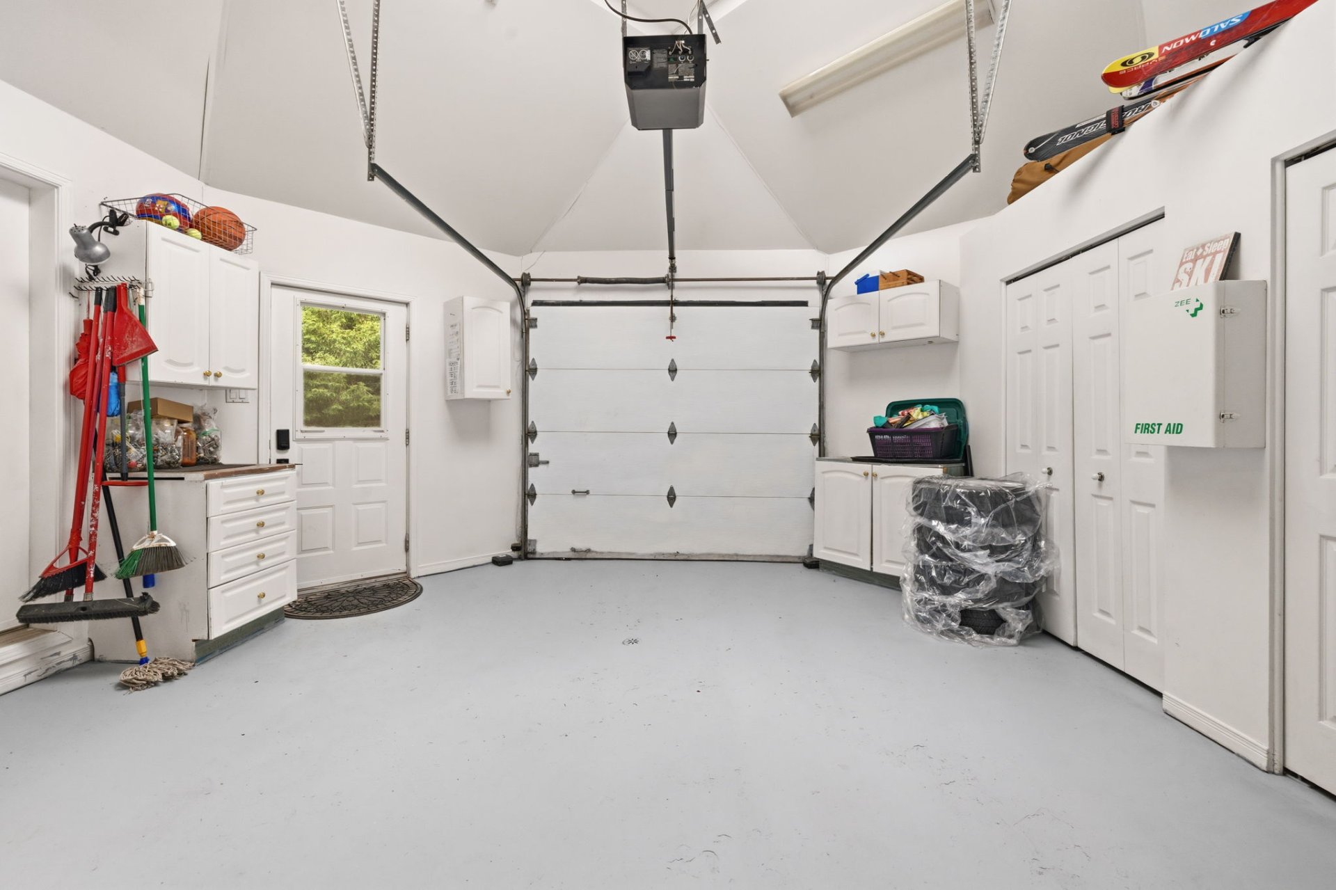 Photo - Garage