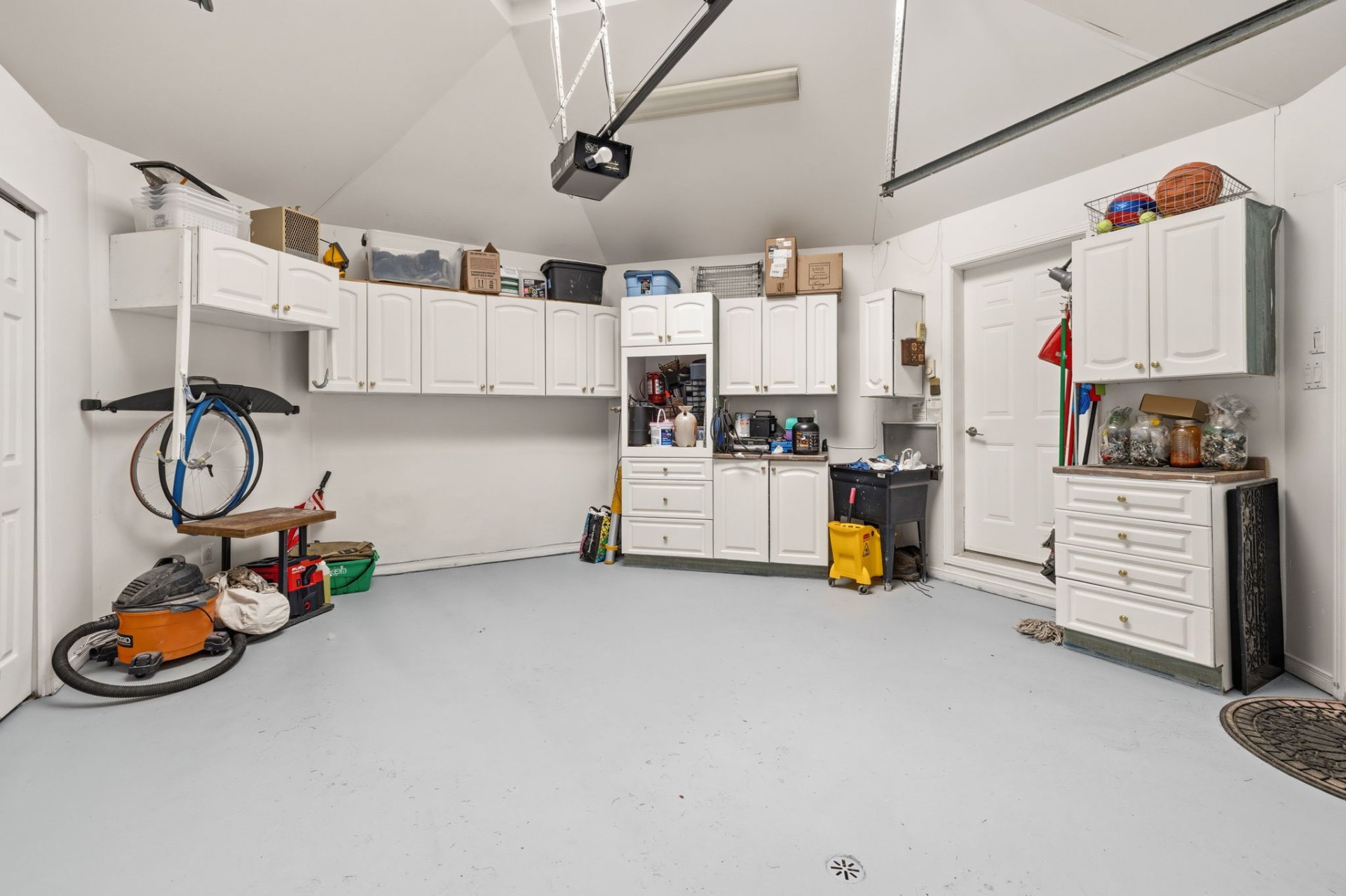 Photo - Garage