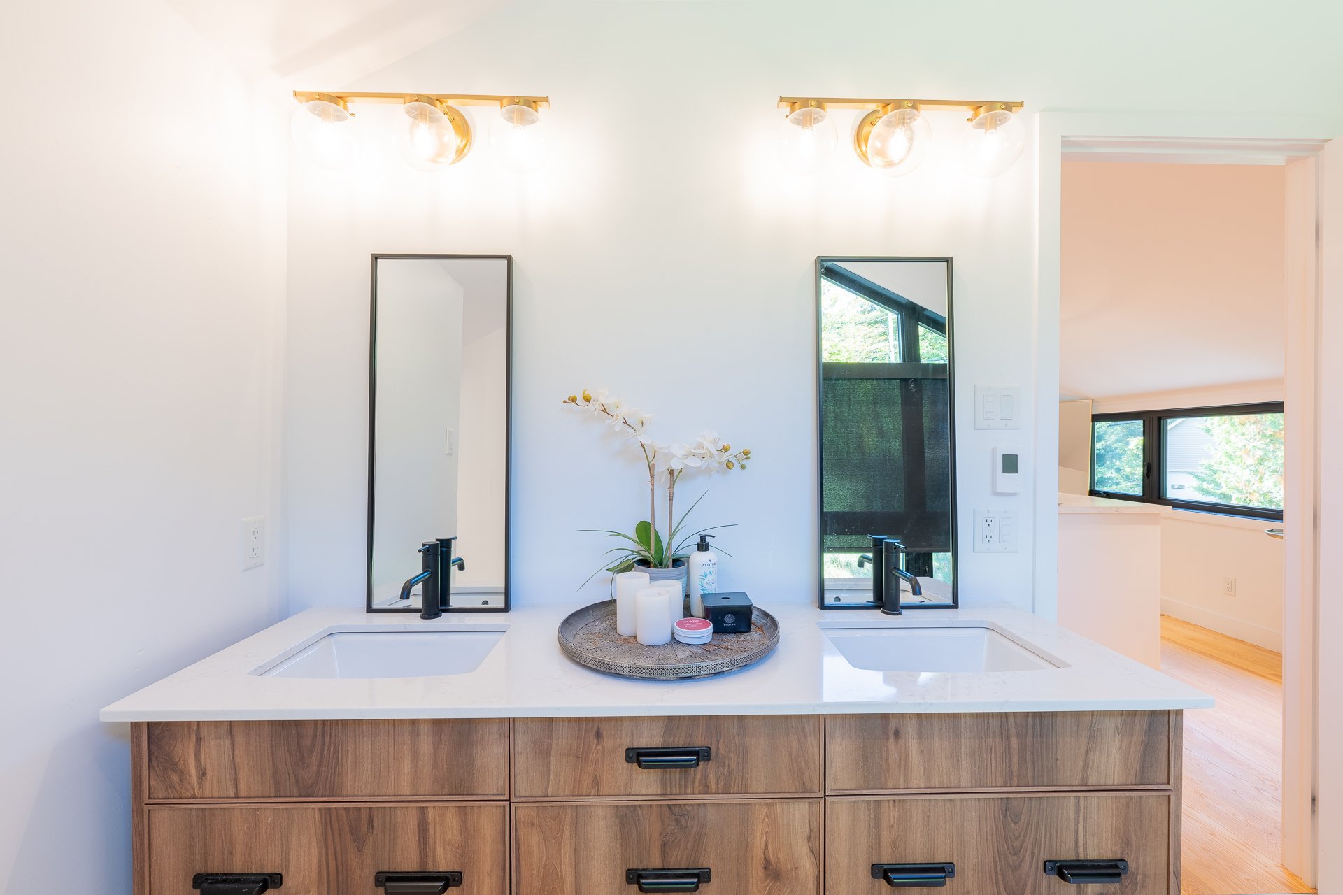 Photo - Ensuite bathroom