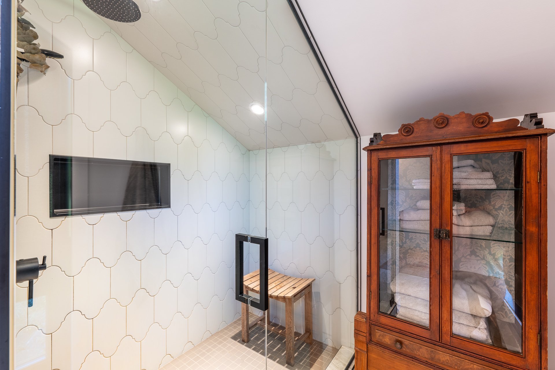 Photo - Ensuite bathroom