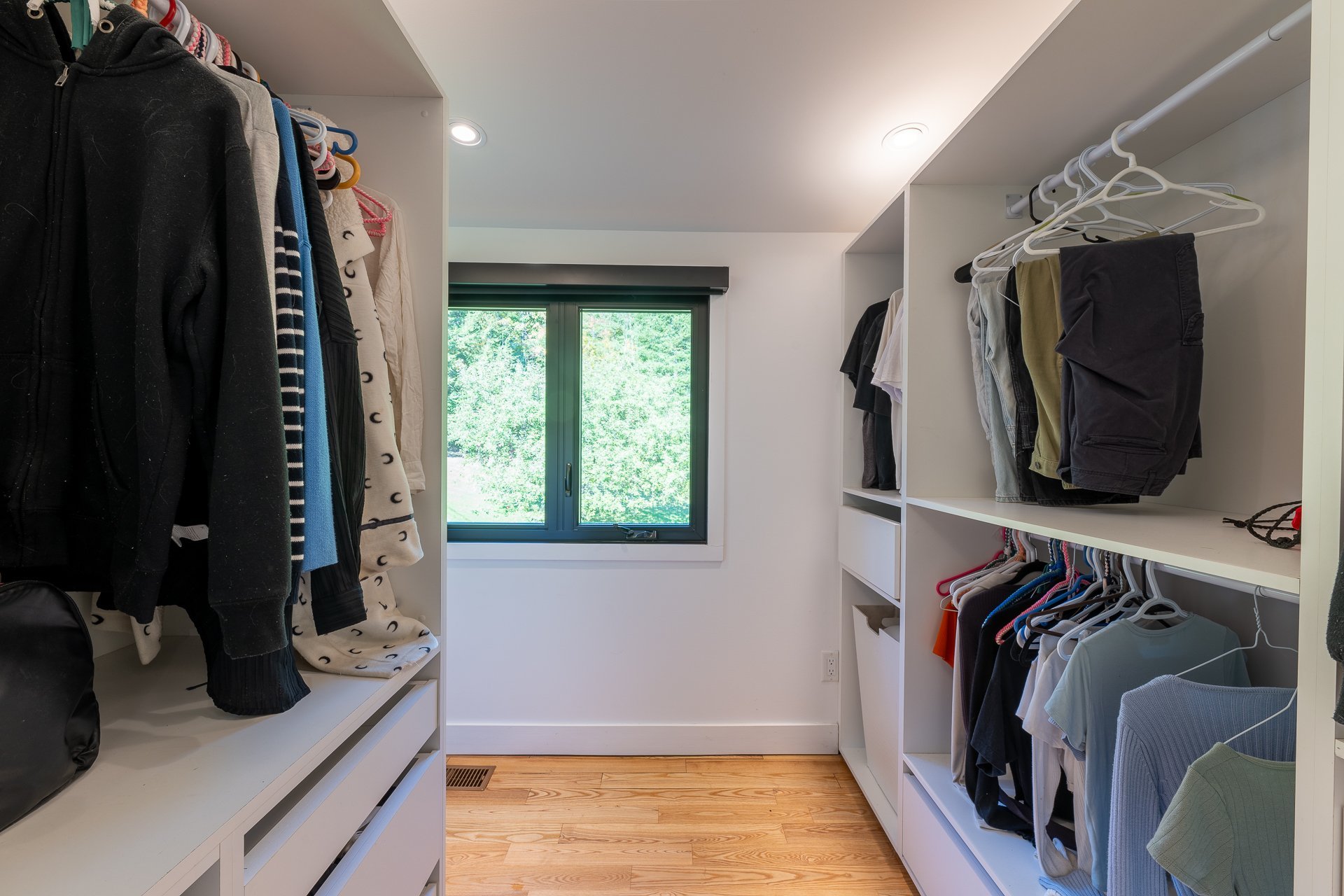 Photo - Walk-in closet