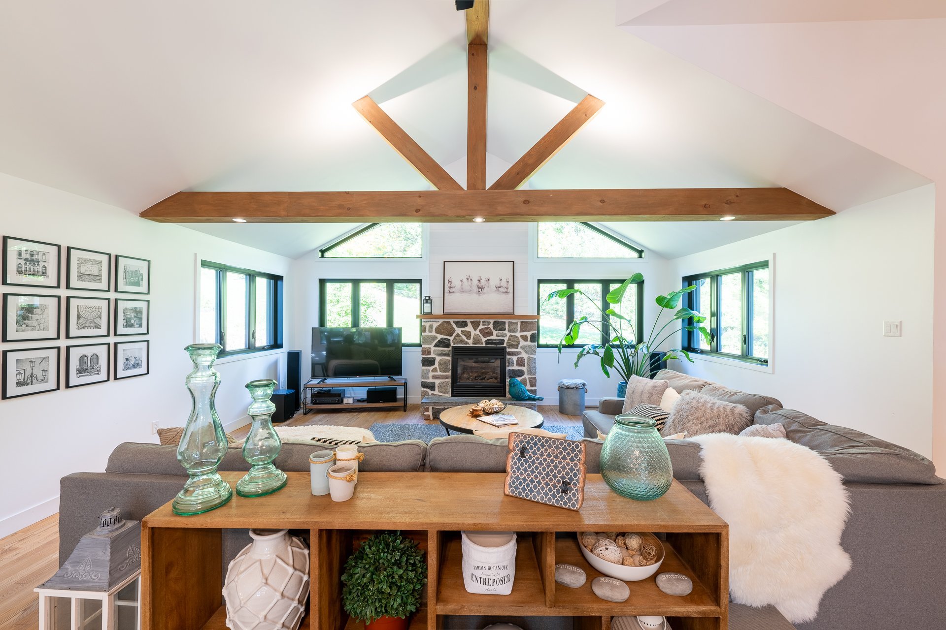 Photo - Family room