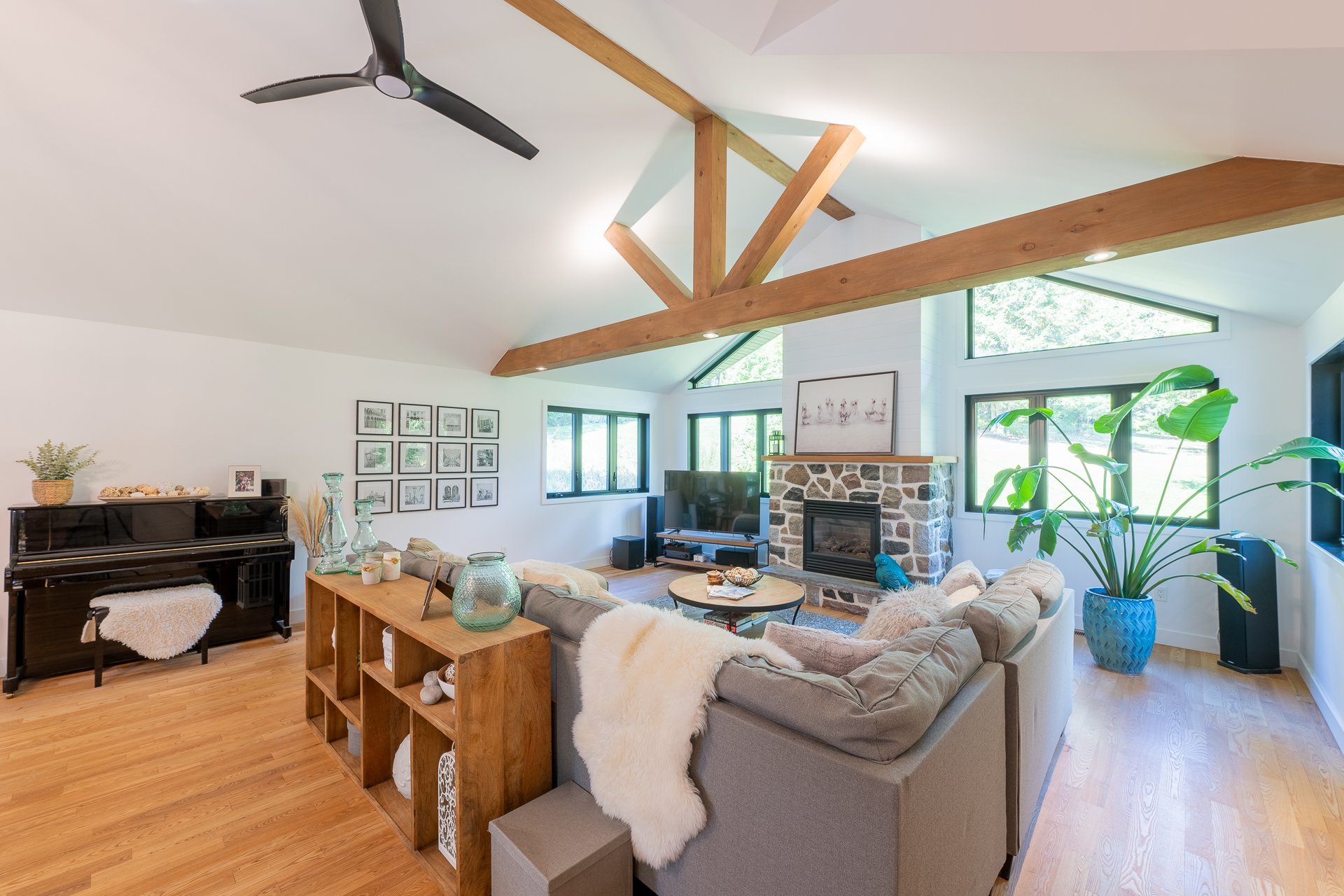 Photo - Family room