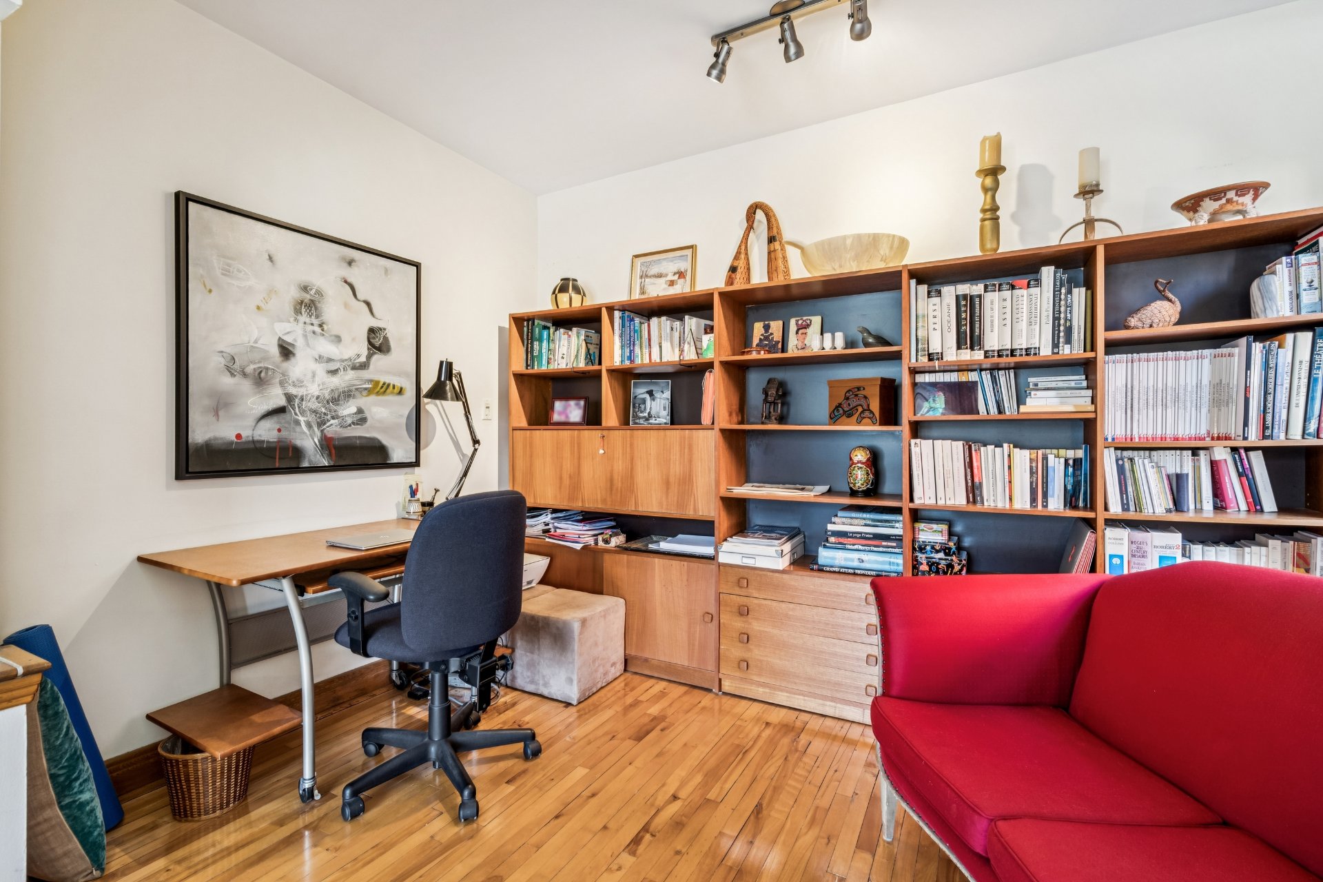 Photo - Bureau