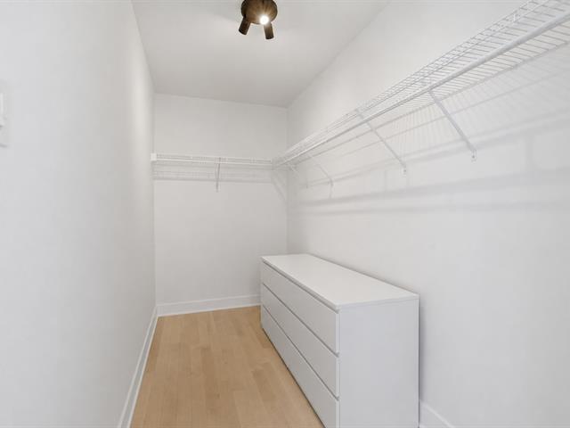 Walk-in closet