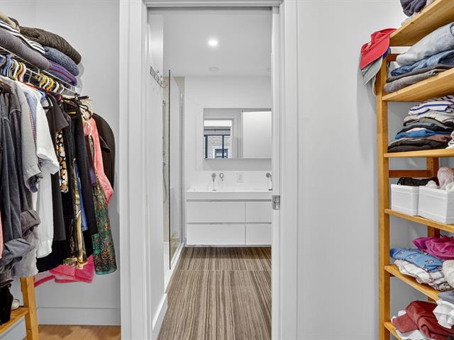 Walk-in closet