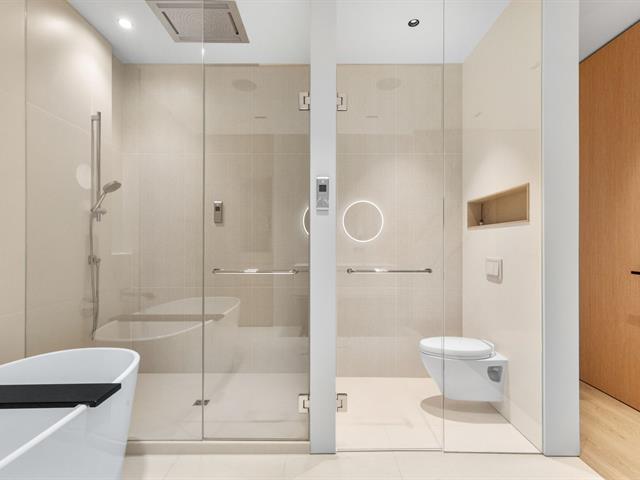 Ensuite bathroom